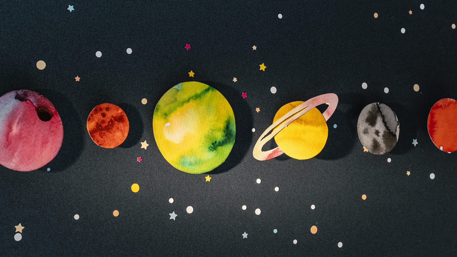 Kreativní výroba planet z papíru