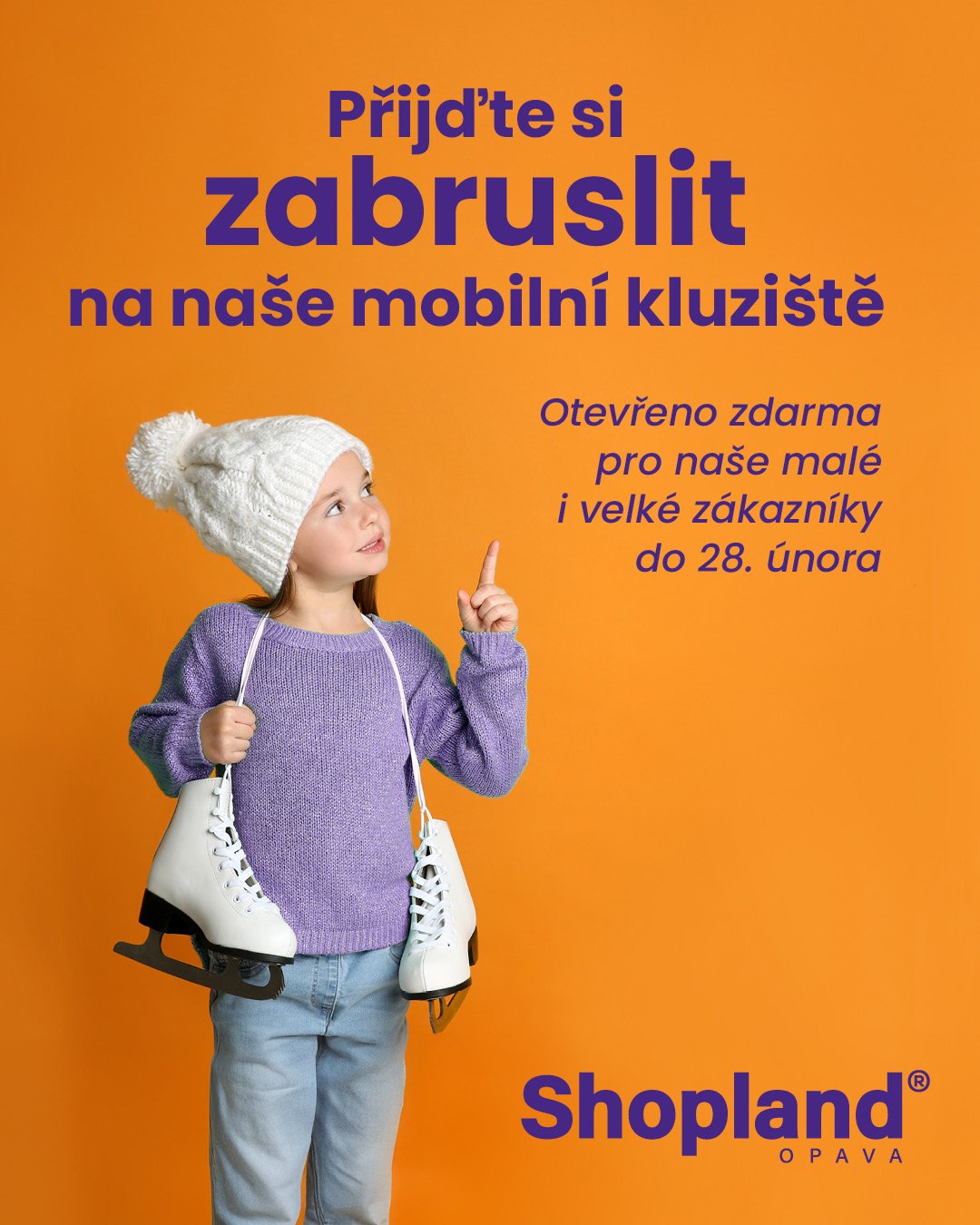 Zimní kluziště před obchodním centrem